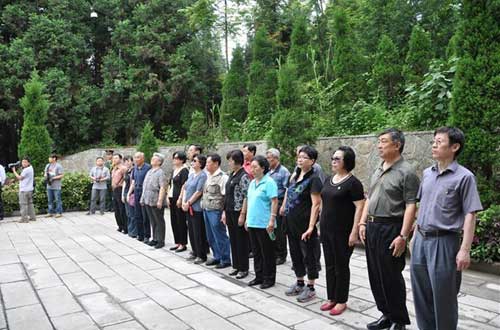 2012年5月10日下午3時(shí)，在湖南省張家界市天子山賀龍公園隆重舉行了